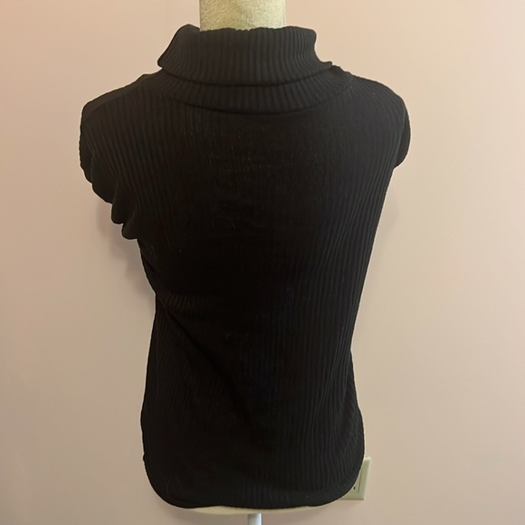 Women’s M black turtleneck with gold accent buttons on the wrist - Picture 5 of 9